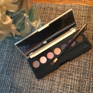 Estée Lauder Lisa Perry eyeshadow palette